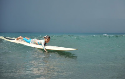 Surfing di Obyek Wisata Pantai Batu Karas Ciamis